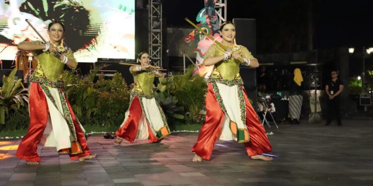 Budaya Kukar Tampil Memukau di Titik Nol Yogyakarta, Eroh Bebaya Jadi Magnet Ribuan Penonton