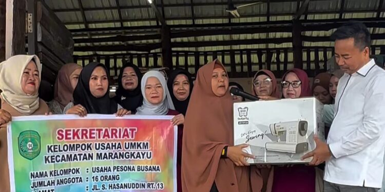 Kerja untuk Rakyat: Baharuddin Demmu Salurkan Ratusan Bantuan Alat UMKM di Marangkayu