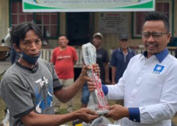 Mengabdi untuk Kesejahteraan Warga Pesisir : Baharuddin Demmu Salurkan Bantuan Mesin Kelompok Nelayan di Muara Badak dan Marangkayu