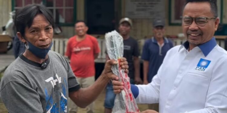 Mengabdi untuk Kesejahteraan Warga Pesisir : Baharuddin Demmu Salurkan Bantuan Mesin Kelompok Nelayan di Muara Badak dan Marangkayu