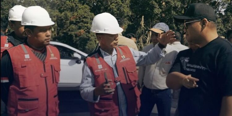 Monitoring Jalan Hulu Mahakam: Bupati Kukar dan Dinas PU Kukar Pastikan Proyek Jalan Sesuai Jadwal