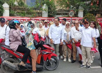 Ketua DPRD Samarinda Ajak Masyarakat Perkuat Semangat Kemerdekaan Lewat Pembagian Bendera