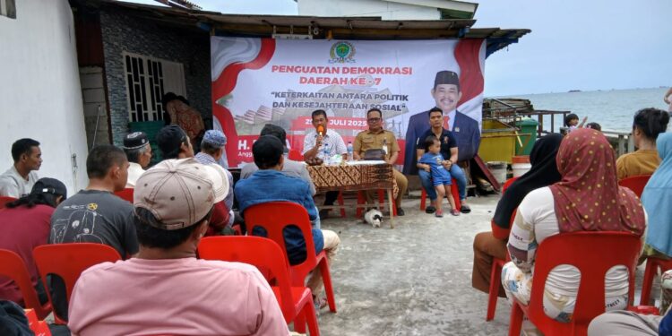 Penguatan Demokrasi Daerah ke-7: H. Baba Tekankan Politik untuk Kesejahteraan di Klandasan Ulu