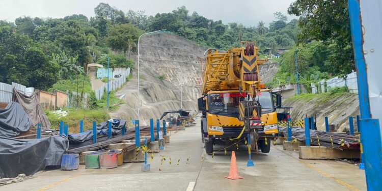 Uji Pondasi Terowongan Tanpa Pemberitahuan, Rumah Warga Samarinda Retak dan Warga Protes
