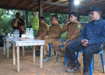 Kunjungi Busang, Mahyunadi Janjikan Pembangunan Jembatan di Sentosa
