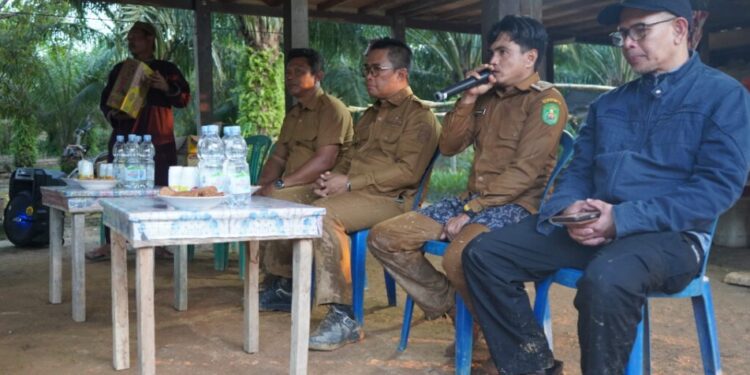 Kunjungi Busang, Mahyunadi Janjikan Pembangunan Jembatan di Sentosa