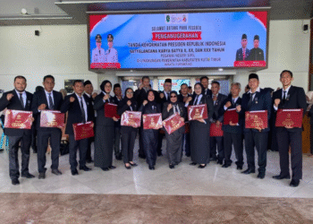 Satyalancana Karya Satya Presiden RI Disematkan kepada 21 PNS Damkar Kutim