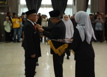 200 ASN Kutai Timur Terima Satyalancana sebagai Pengakuan Loyalitas Kerja
