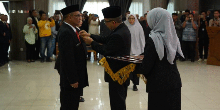 200 ASN Kutai Timur Terima Satyalancana sebagai Pengakuan Loyalitas Kerja