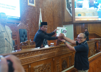 DPRD Kutim Dorong Pemda Segera Konfirmasi Data untuk Program PLTS di 26 Desa