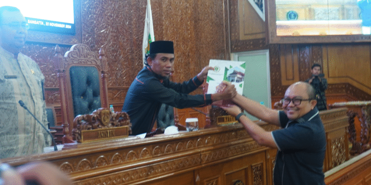 DPRD Kutim Dorong Pemda Segera Konfirmasi Data untuk Program PLTS di 26 Desa