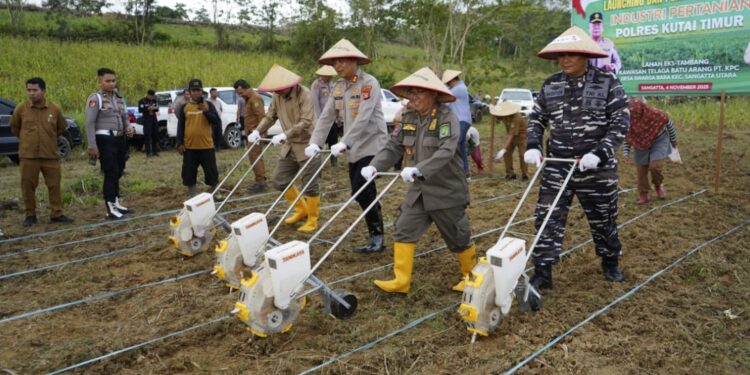 Polda Kaltim dan Pemkab Kutim Ubah Lahan Bekas Tambang Jadi Sumber Penghasilan