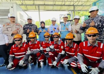 Desa Manubar Kini Terang Sepanjang Hari, Warga Sandaran Sambut Listrik 24 Jam