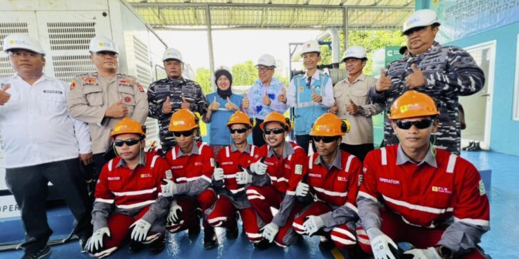 Desa Manubar Kini Terang Sepanjang Hari, Warga Sandaran Sambut Listrik 24 Jam