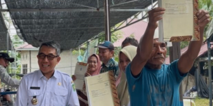 83 Sertifikat Tanah Resmi Diserahkan, Warga Sidrap Akhirnya Punya Legalitas Lahan