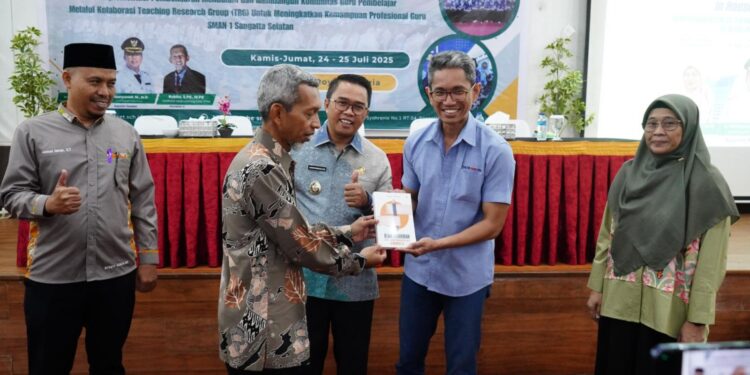 Menjadi Pelita di Era Perubahan, Wabup Mahyunadi Dorong Guru Berinovasi dan Berkolaborasi