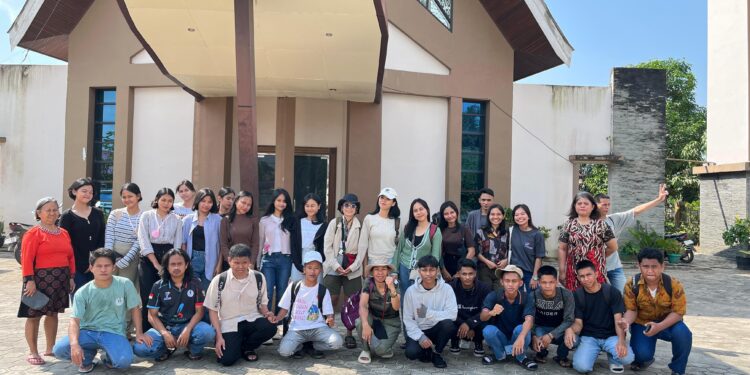 Remaja PPGT Elim Sangatta Temukan Jati Diri di Teluk Lombok