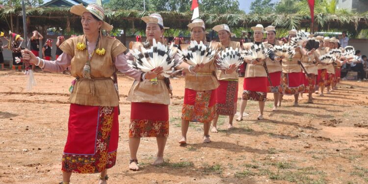 Jejak Leluhur di Panggung UFAH 2025: Miau Baru Menari Menjaga Identitas Kayan