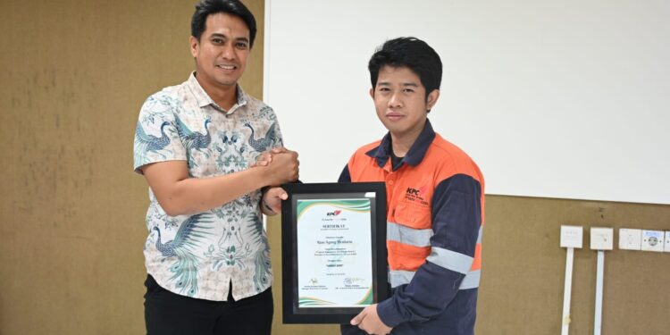 KPC Cetak 28 Lulusan Apprentice Electrician, Dorong Pemuda Kutim Siap Industri