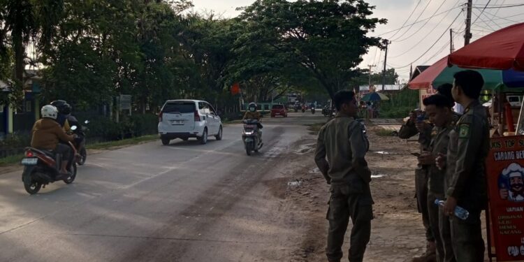 Jaga Ketertiban Kota, Satpol PP Kutim Lakukan Penertiban PKL di Titik Rawan Pelanggaran
