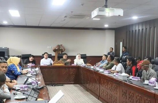 Puluhan Buruh Eks PT Kalimantan Powerindo Datangi DPRD Kaltim, Tuntut Gaji dan Jaminan Sosial yang Tertunggak