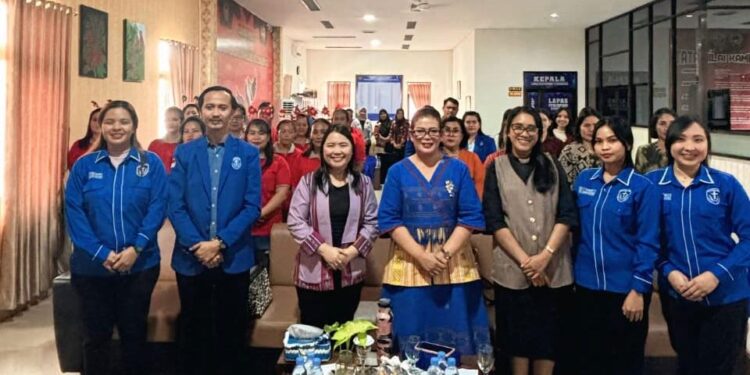 GAMKI Kaltim bersama Ketua Persit KCK KOREM 091 Rayakan Natal dengan Kesederhanaan