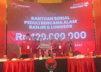 Solidaritas Gotong Royong, PDI Perjuangan Kaltim Serahkan Donasi Bencana Sumut–Aceh–Sumbar