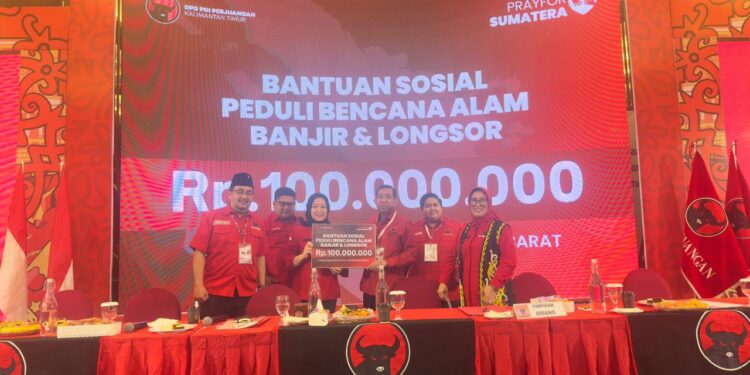 Solidaritas Gotong Royong, PDI Perjuangan Kaltim Serahkan Donasi Bencana Sumut–Aceh–Sumbar