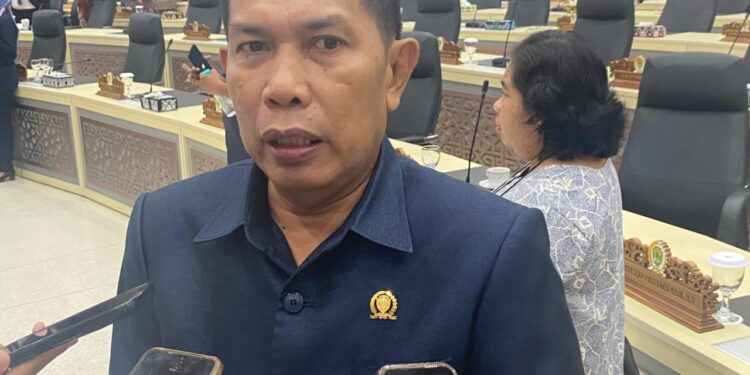 Agus Aras Kritik Kondisi Jalan Sangatta-Bontang : CSR Perusahaan Dinilai Belum Maksimal