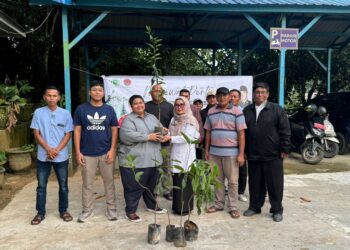 Gerakan Merawat Pertiwi Sambangi Sambutan, Ananda Emira Moeis Tebar Ribuan Bibit Pohon
