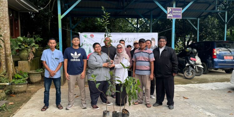 Gerakan Merawat Pertiwi Sambangi Sambutan, Ananda Emira Moeis Tebar Ribuan Bibit Pohon