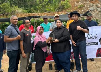 Dari Bukuan, Ananda Emira Moeis Menanam Harapan Lewat Gerakan Merawat Pertiwi