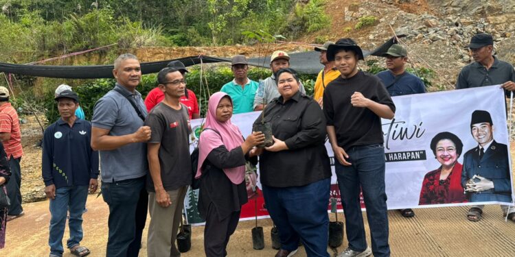 Dari Bukuan, Ananda Emira Moeis Menanam Harapan Lewat Gerakan Merawat Pertiwi