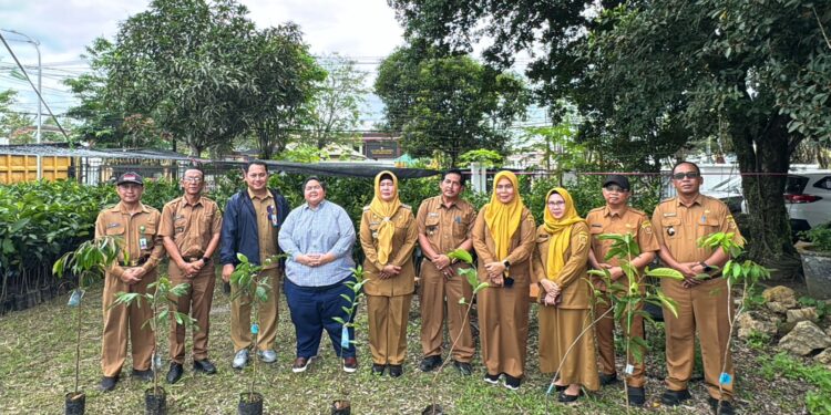 Gerakan Merawat Pertiwi Terus Bergulir, Ananda Emira Moeis Tebar 37 Ribu Bibit Buah di Sungai Kunjang