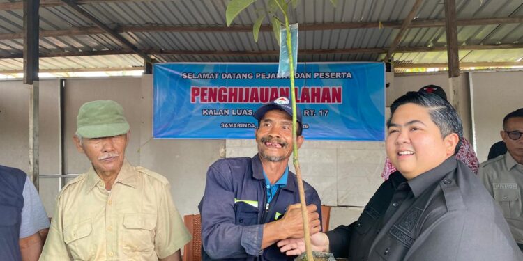 Gerakan “Merawat Pertiwi” Kembali Menghijaukan Lahan Eks Tambang di Mugirejo