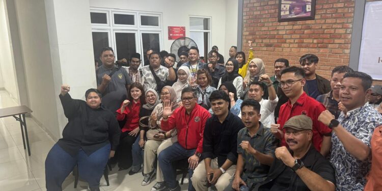 Hasto Kristiyanto di Samarinda: Parlementary Threshold Diperlukan sebagai Instrumen Konsolidasi Demokrasi, Hingga Ajak Wartawan Tanam Biji Buah