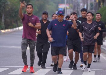 Olahraga Pagi di Samarinda, Hasto Kristiyanto Cek Fasilitas Kota dan Singgah di Kedai Kopi Hai Nan