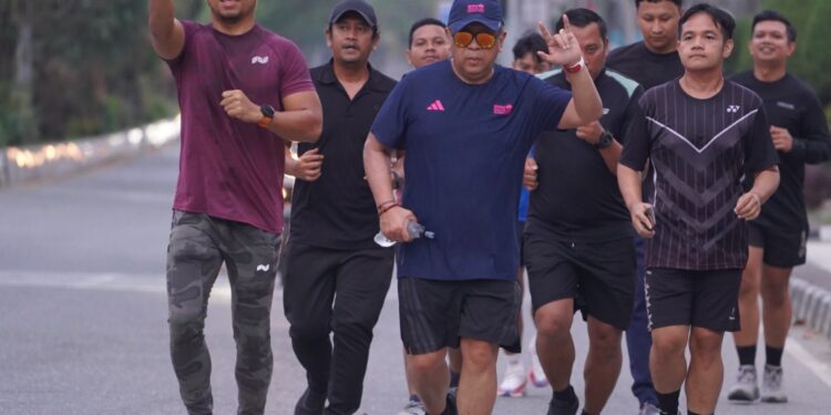 Olahraga Pagi di Samarinda, Hasto Kristiyanto Cek Fasilitas Kota dan Singgah di Kedai Kopi Hai Nan