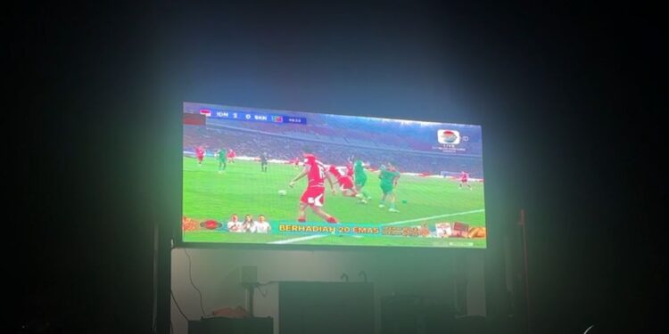 PAC PDI Perjuangan Sungai Pinang Satukan Antusiasme Warga Lewat Nobar Timnas di Temindung