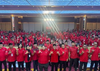 Sekretaris DPD PDI Perjuangan Kaltim, Ananda Emira Moeis dan jajaran kepengurusan saat memimpin sidang Musancab PDI Perjuangan Kukar.