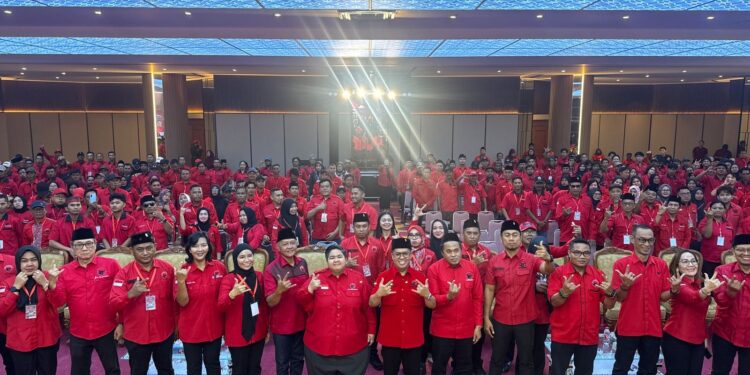 Sekretaris DPD PDI Perjuangan Kaltim, Ananda Emira Moeis dan jajaran kepengurusan saat memimpin sidang Musancab PDI Perjuangan Kukar.