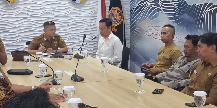 Parkir Liar Truk Gandeng Bikin Resah, Ronal Stephen Lonteng Desak Penindakan Tegas