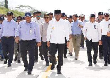 Gubernur Kaltim Nilai Jalan Simpang Perdau–Tepian Langsat Layak Jadi Percontohan