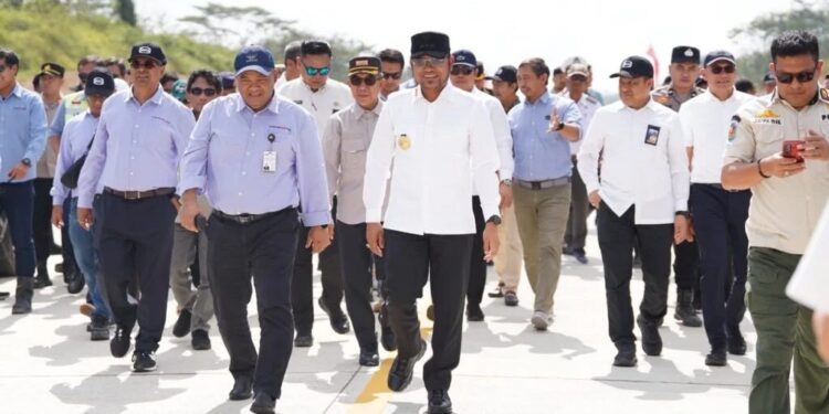 Gubernur Kaltim Nilai Jalan Simpang Perdau–Tepian Langsat Layak Jadi Percontohan
