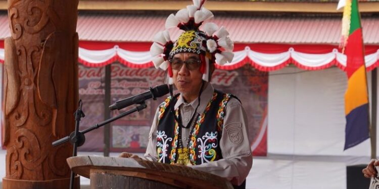 Bupati Kutim Sampaikan Budaya Jadi Fondasi Pembangunan dalam Festival UFAH 2026