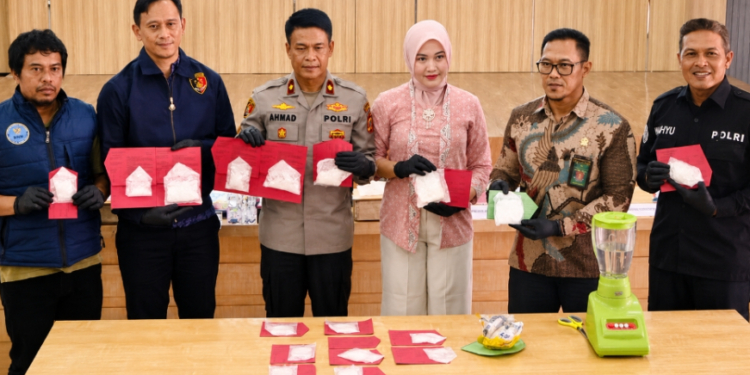 15 Perkara Narkoba Terungkap, Polres Kutim Musnahkan 885,99 Gram Sabu
