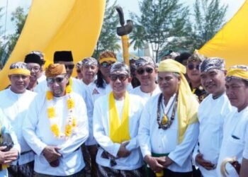 Menjaga Jangkar Moral di Pesisir Kutim: Sakralnya Ritual Erau Embuang Panas Desa Marukangan
