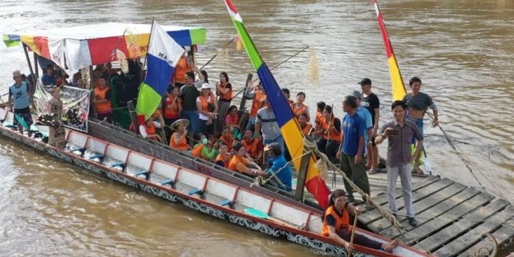 Sungai Bahau Jadi Arena Lomba, Festival UFAH Padukan Budaya dan Pesta Panen