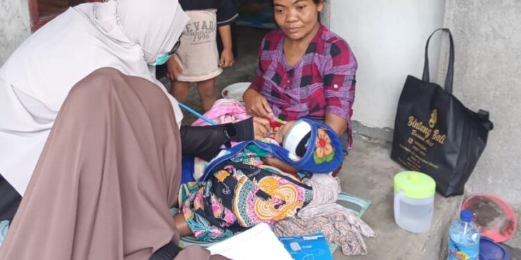 Ujung Tombak di Pedalaman: Bidan Kutim Kawal Keselamatan Ibu dan Anak dari Garis Depan
