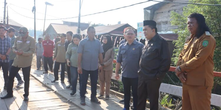 Ketua DPRD Kukar Ahmad Yani Soroti Kondisi Jembatan Sungai Payang, Dorong Pembangunan Baru